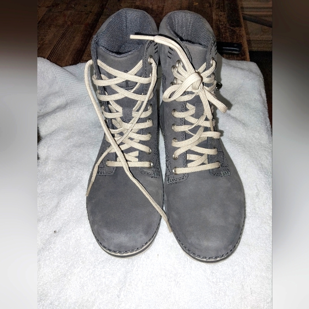 Timberlin Gray Women's Boots Size 5.5